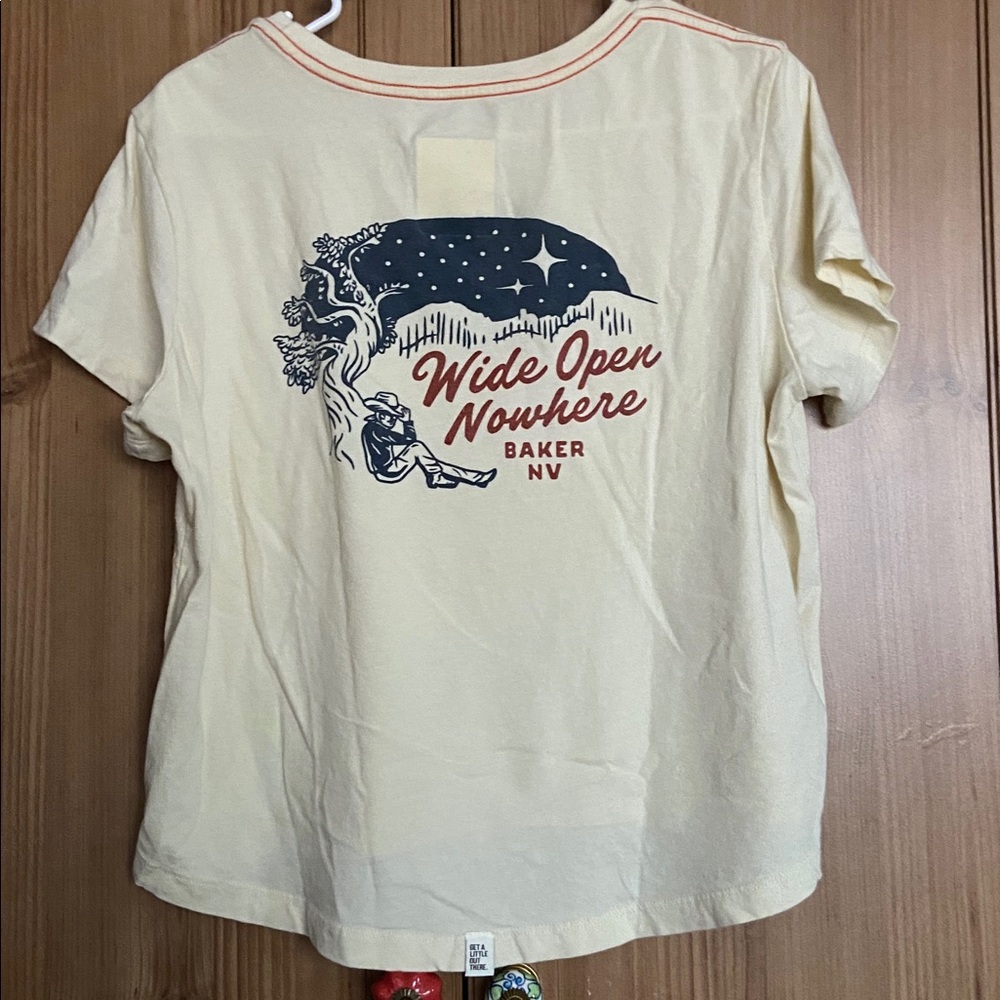 Deso Supply Travel Nevada Baker White Maroon Desert Tee Shirt M/L EUC